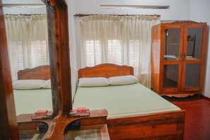 3 bedrooms, iron/ironing board, free WiFi - Mango Tree House (Galle)