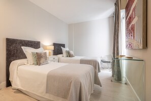 2 habitaciones, tabla de planchar con plancha, wifi y ropa de cama 