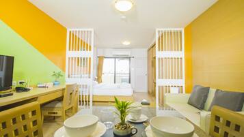 Phòng Deluxe, 1 giường cỡ king | Két bảo mật tại phòng, bàn, khu vực làm việc phù hợp cho laptop