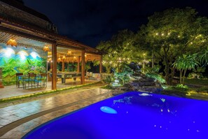 Outdoor pool, sun loungers