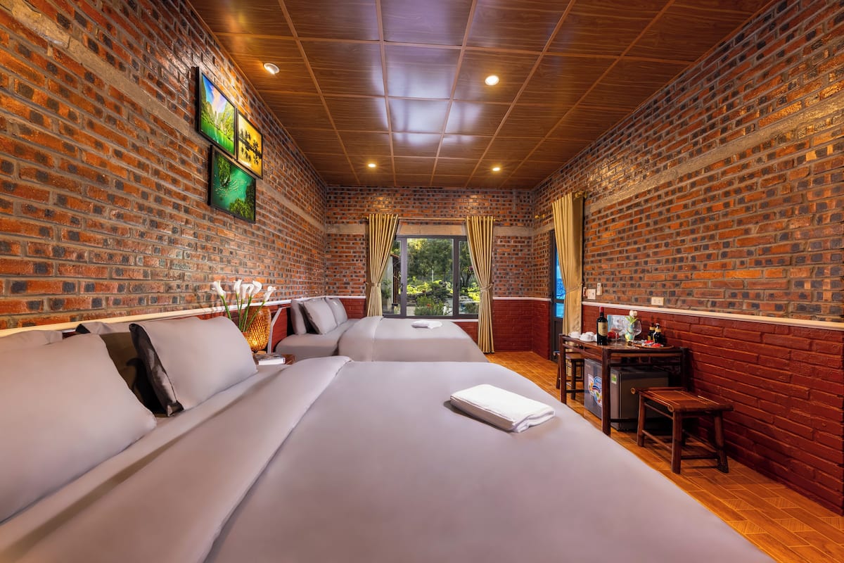1 bedroom, premium bedding, down comforters, pillowtop beds