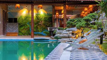 Außenpool, Liegestühle