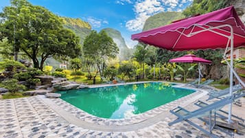 Außenpool, Liegestühle