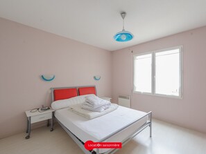 2 bedrooms, iron/ironing board