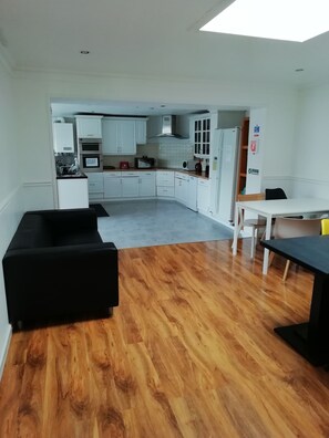Living room - Edinburgh Hostel (Edinburgh)