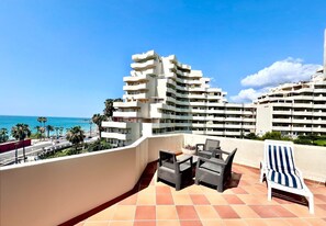 Terrace/patio - Benalbeach Sea Front Apartment with Large Terrace (Benalmádena)