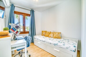 2 chambres, bureau, fer et planche à repasser, Wi-Fi gratuit