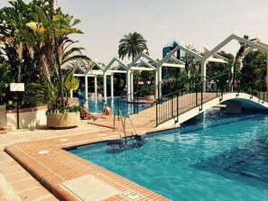 A heated pool - Beachfront Holiday Apartment in Benalbeach (Benalmádena)