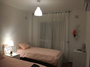 2 chambres, fer et planche Ă repasser, Wi-Fi gratuit, draps fournis