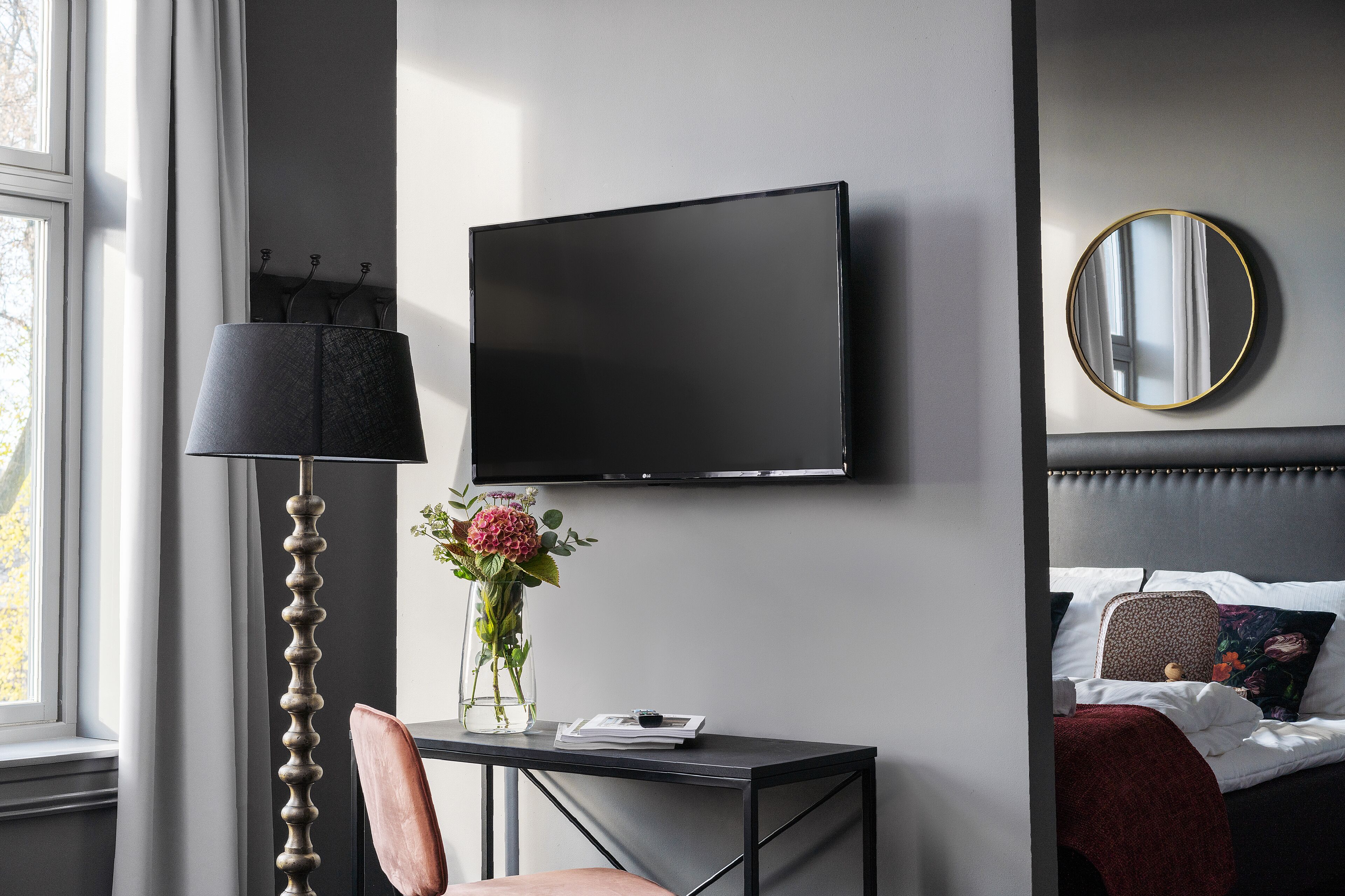 executive studio / family room with kitchen | room amenity