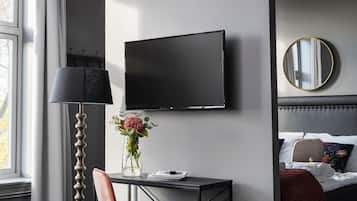 Executive Studio / Family Room with Kitchen | Room amenity