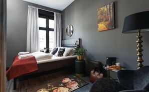 Habitación doble | Edredón, camas con pillow-top, escritorio y cortinas blackout 