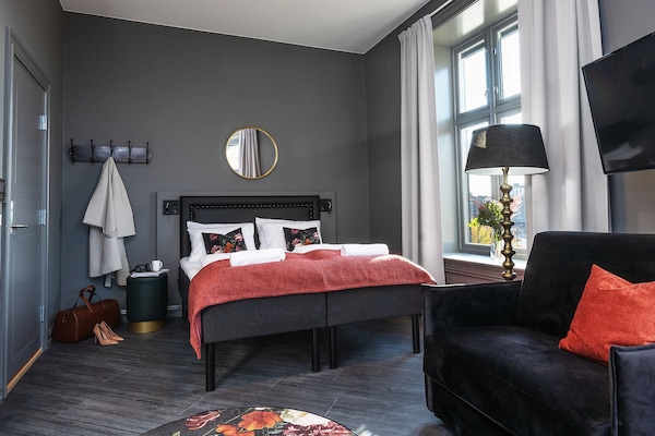 Down comforters, pillowtop beds, desk, blackout drapes