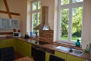 Kühlschrank, Mikrowelle, Ofen, Geschirrspüler