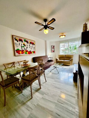 TV - Family Apartment with 2 bedrooms (Benalmádena)