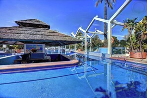 UppvÀrmd pool