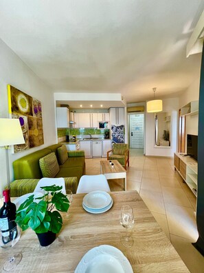 TV - Frontal Sea View Apartment Benalbeach (Benalmádena)