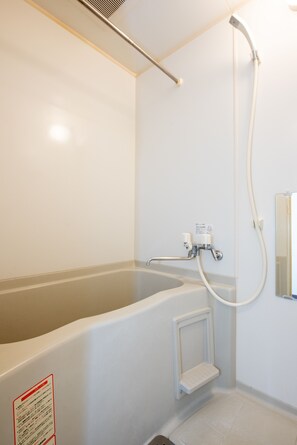 Departamento, 1 habitación | Baño | Tina y regadera independientes y amenidades de baño gratuitas 