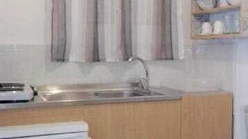 Studio, Garden View | Private kitchenette | Stovetop, electric kettle, cookware/dishes/utensils