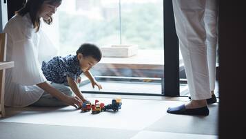 Family Room, Non Smoking, Ensuite (Suite Up To 4 Person) | Free WiFi, bed sheets