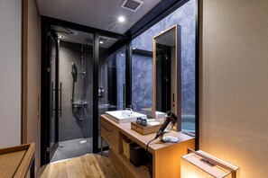 Room, Non Smoking, Ensuite (Garden Suite Up To 2 Person) | Bathroom | Free toiletries, hair dryer, slippers, electronic bidet - Onsen Ryokan Yuen Sapporo (Sapporo)