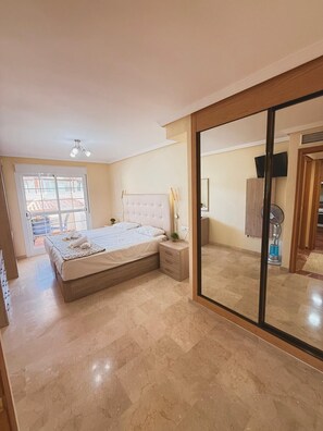 1 bedroom, iron/ironing board, free WiFi, bed sheets - Large Apartment with Sea Views & Terrace (Benalmádena)