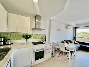 Réfrigérateur, micro-ondes, four, lave-vaisselle