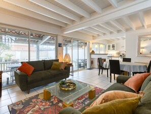 Unclassified image, 3 of 15, button