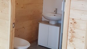 Cabin | Living area | 32-inch flat-screen TV with satellite channels, TV - Cameron Court Lodge (Bridlington)