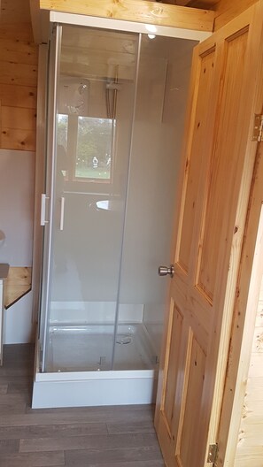 Cabin | Living area | 32-inch flat-screen TV with satellite channels, TV - Cameron Court Lodge (Bridlington)