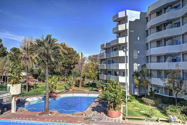 UppvÀrmd pool