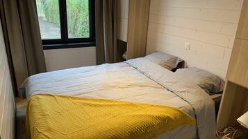 1 bedroom, iron/ironing board, travel cot, free WiFi