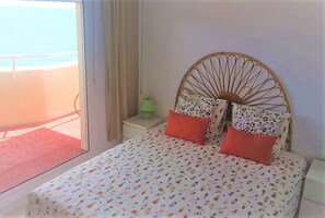 1 chambre, fer et planche Ă repasser, Wi-Fi gratuit, draps fournis