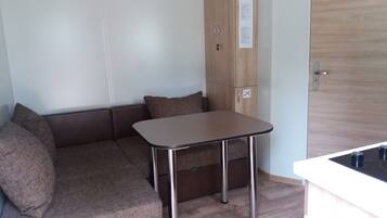 Mobile Home, 2 Bedrooms | In-room dining