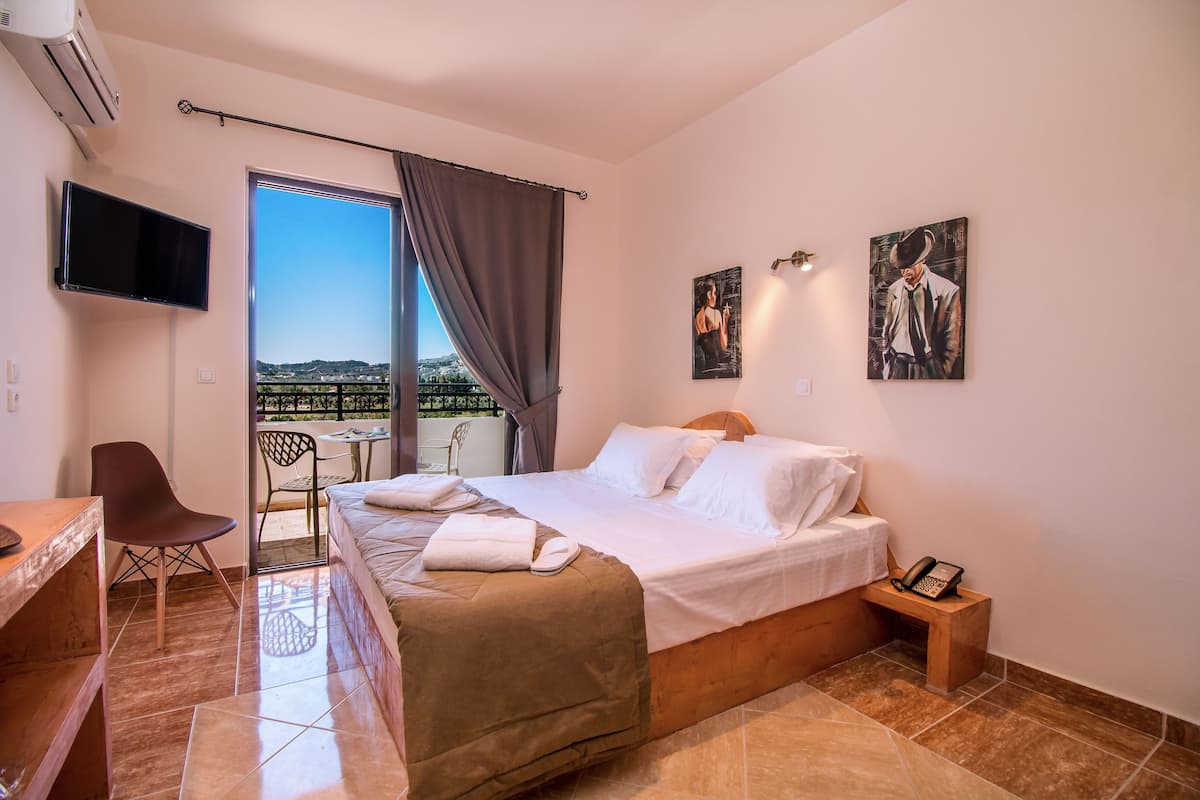 Deluxe Apartment | In-room safe, blackout drapes, iron/ironing board, WiFi (free)