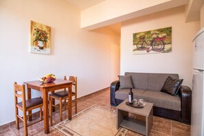 Deluxe Apartment | Living area