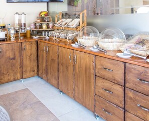 Free daily buffet breakfast - Casa Artemida (Rhodes)