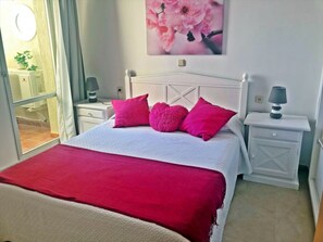 1 habitación, tabla de planchar con plancha, wifi gratis y ropa de cama 