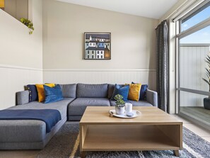 TV - Beechwood Apartment 08 (Queenstown)