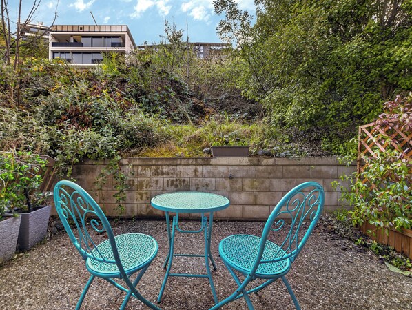 Outdoor dining - Beechwood Apartment 08 (Queenstown)