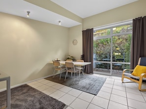 Dining - Beechwood Apartment 08 (Queenstown)