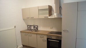 Quadruple Room | Shared kitchen - Boardinghouse Geigerstr. (Pforzheim)