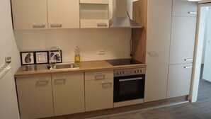 Quadruple Room | Shared kitchen - Boardinghouse Geigerstr. (Pforzheim)