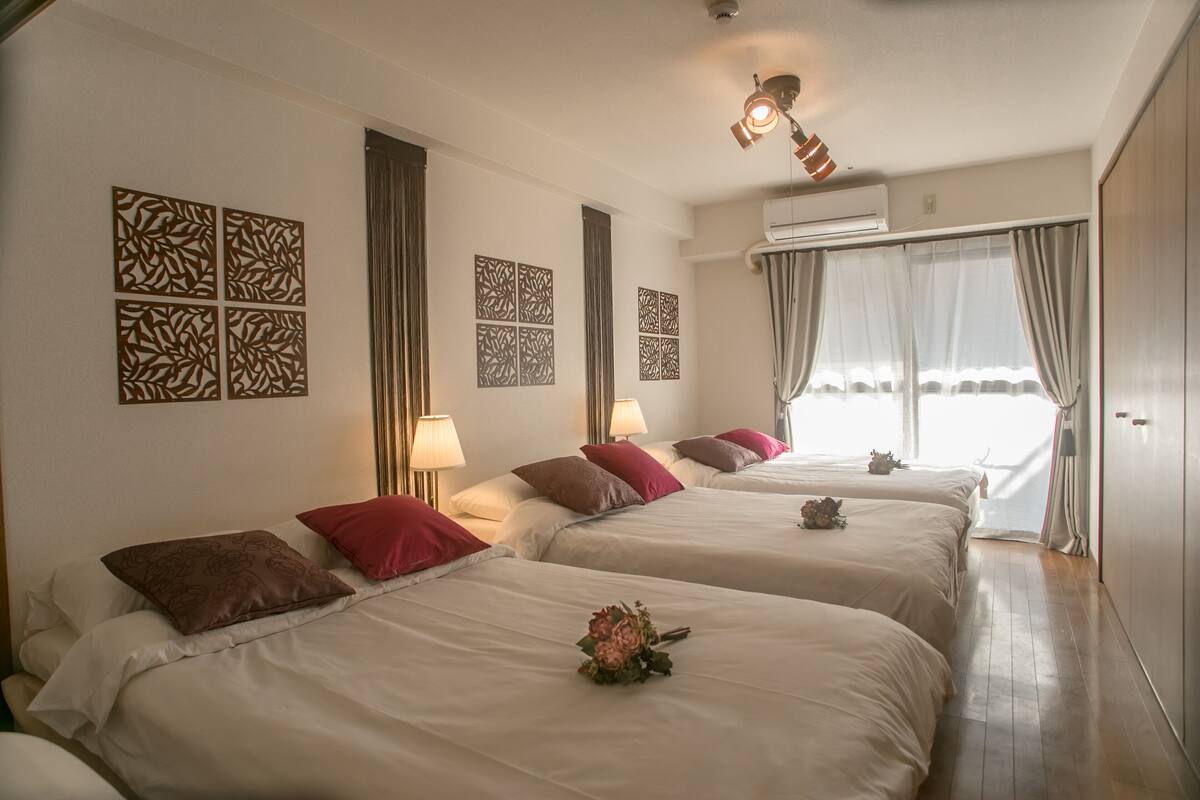 1 bedroom, individually decorated, individually furnished