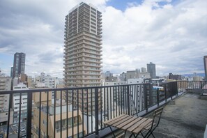 Luxury Apartment (L04) | Pemandangan balkoni