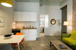 Interior - Rodrigo Triana 1. 1 bedroom, shared terrace (Sevilla)