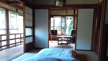 Tavanomainen huone (Japanese Style) | Silitysrauta/-lauta, ilmainen Wi-Fi, vuodevaatteet