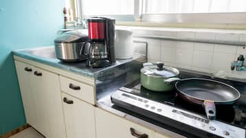 Private Vacation Home | Private kitchen | Fridge, microwave, stovetop, electric kettle