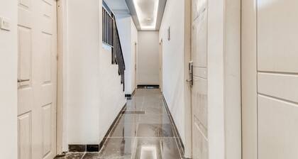 RedDoorz Plus near Taman Ismail Marzuki