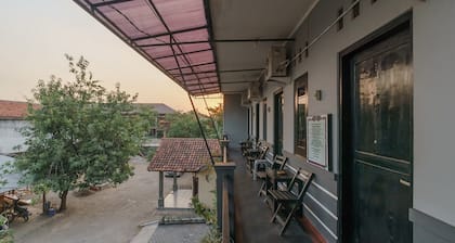 RedDoorz Syariah near Ciledug Station